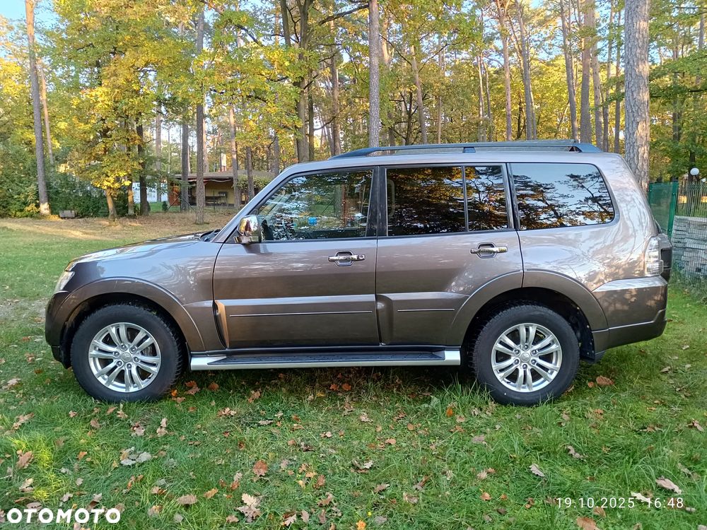 Mitsubishi Pajero - 2