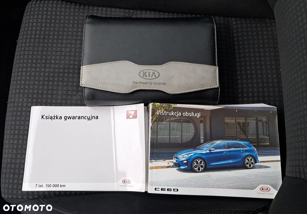 Kia Ceed - 32