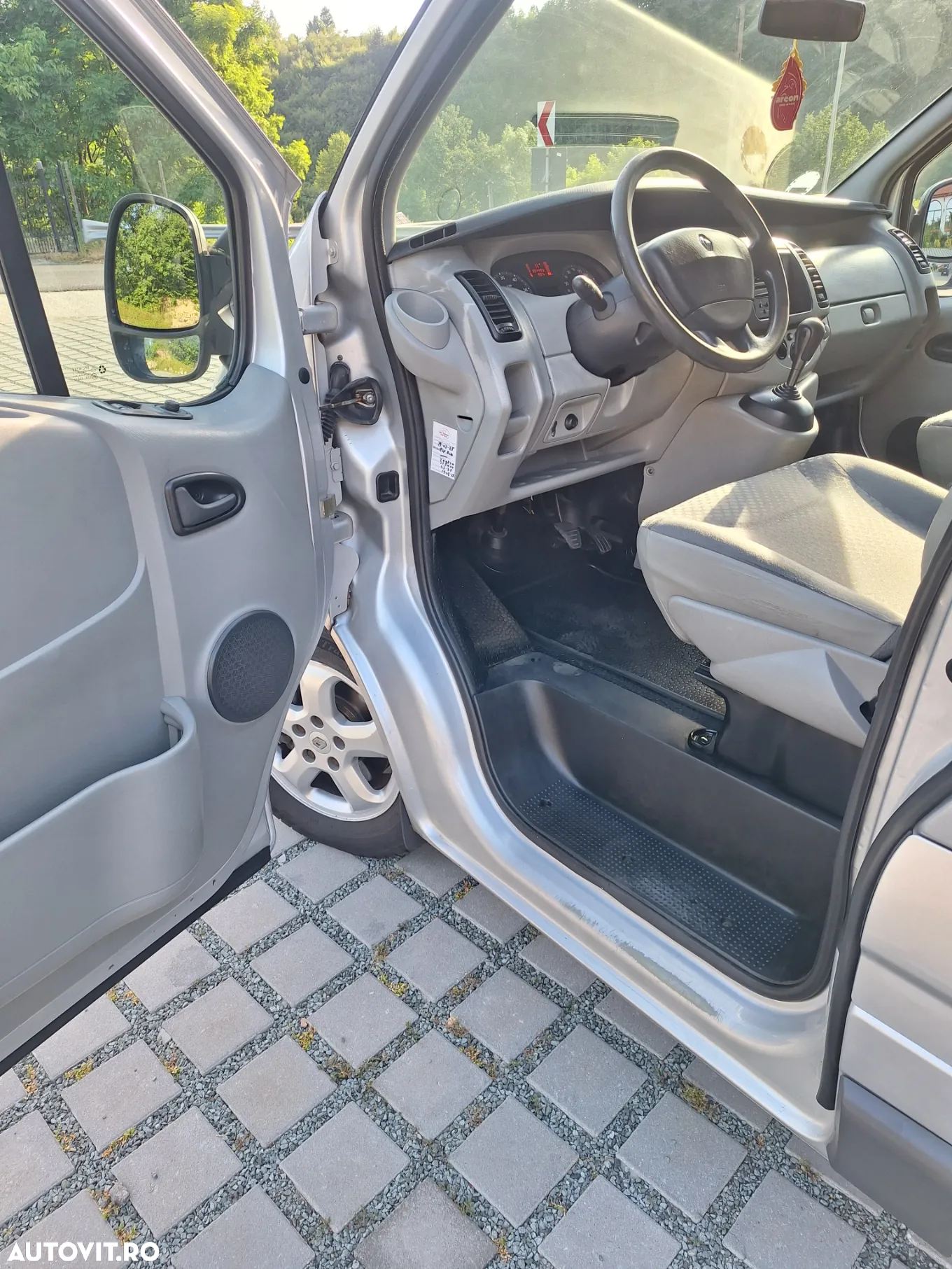 Renault Trafic 2.5 dCi 150 FAP Combi L2H1 Quickshift - 7