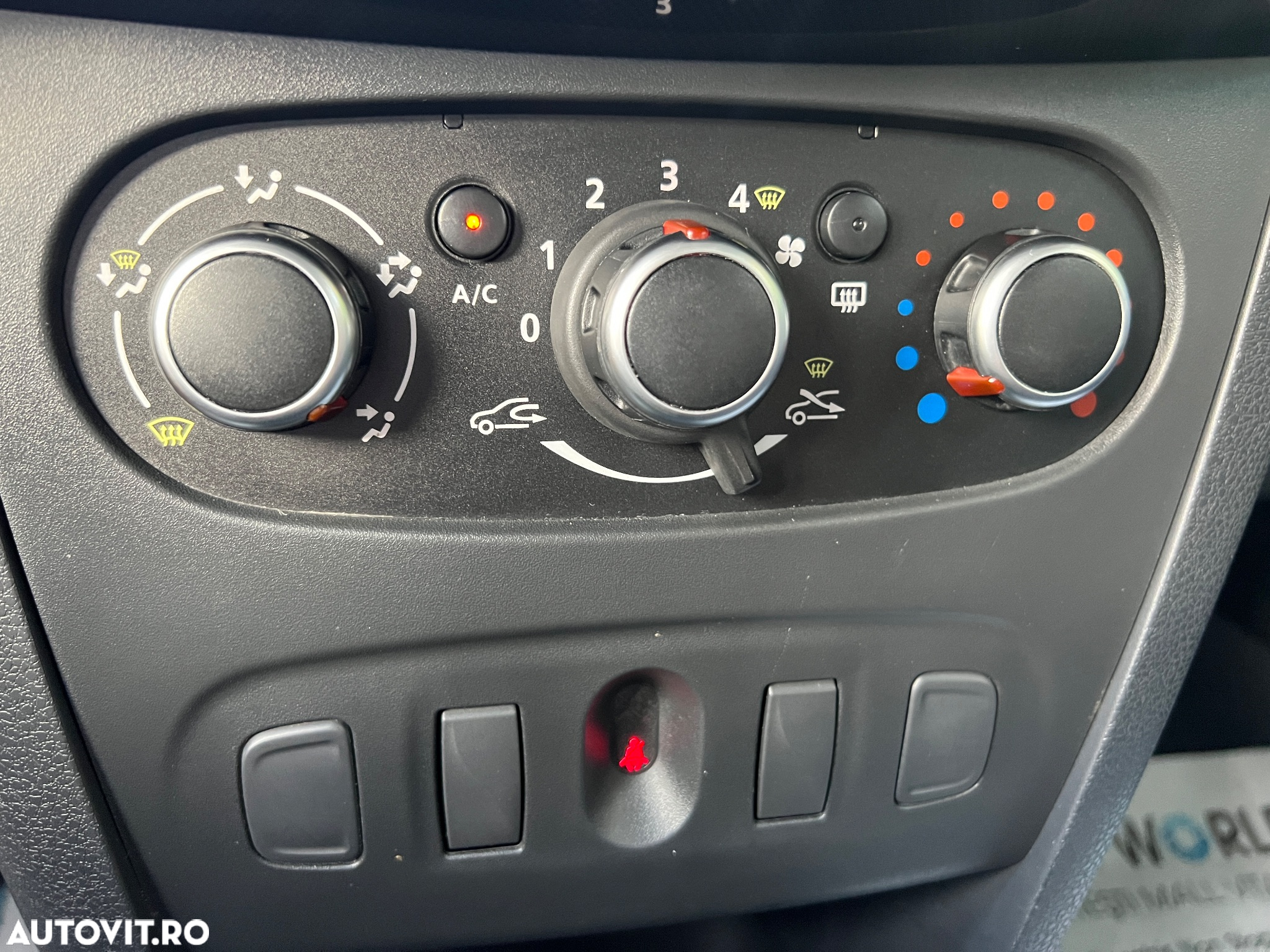 Dacia Logan 1.0 SCe Ambiance - 15