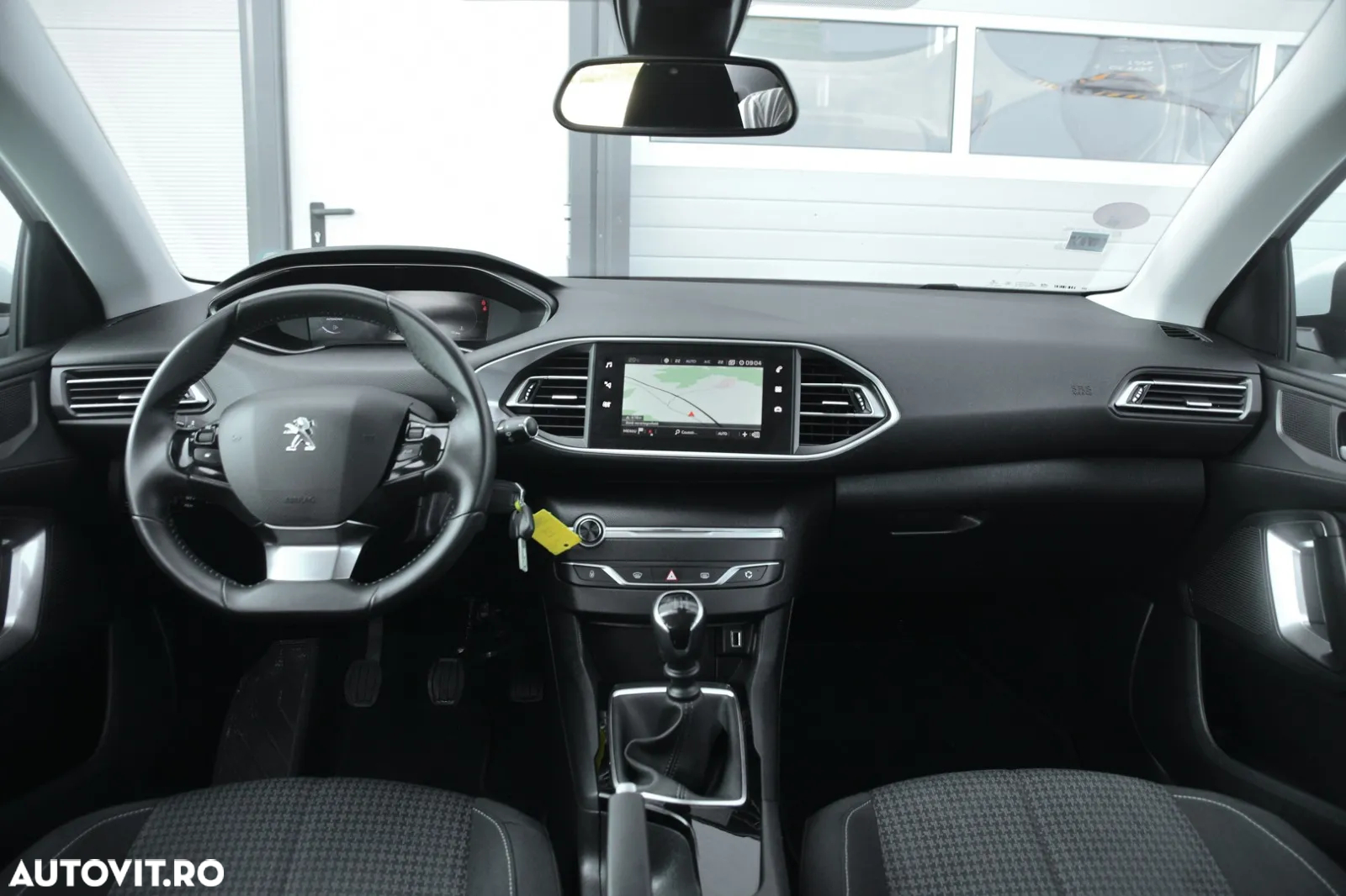 Peugeot 308 1.2 L PureTech Turbo S&S Allure - 9
