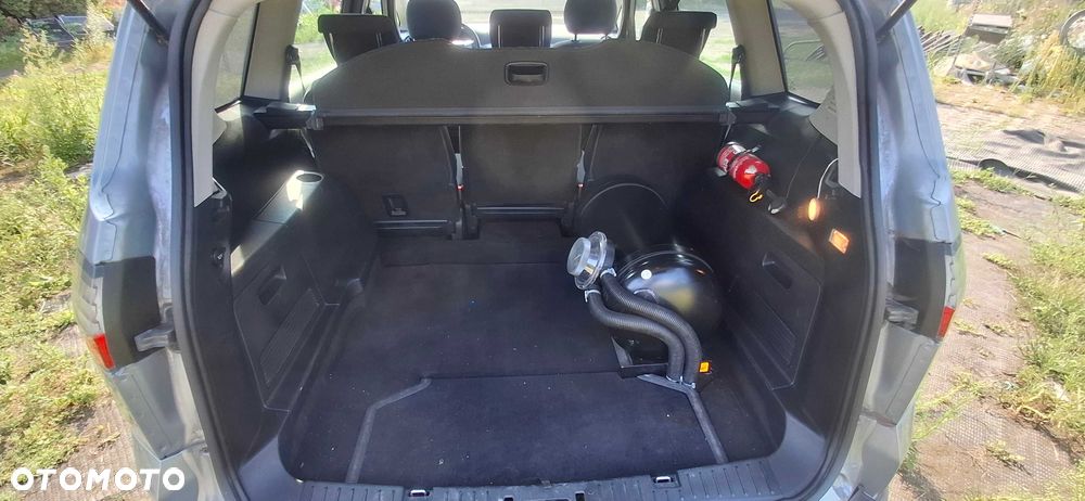 Ford S-Max - 8