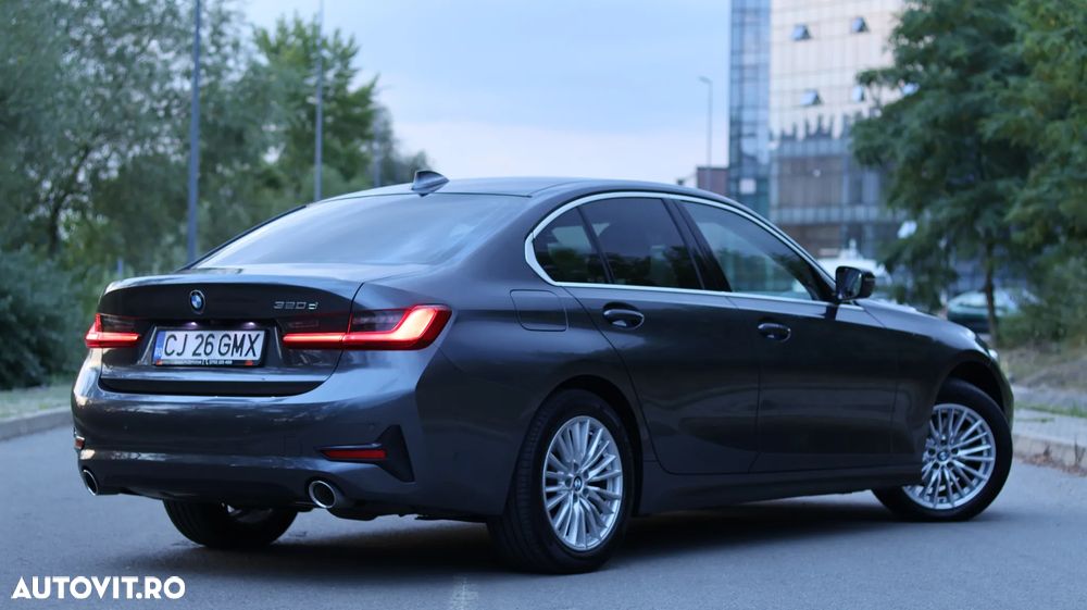 BMW Seria 3 320d Aut. Sport Line - 4