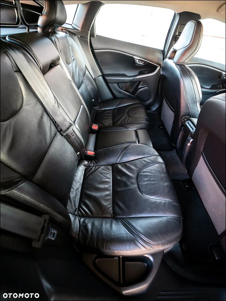 Volvo V40 D3 Summum - 36