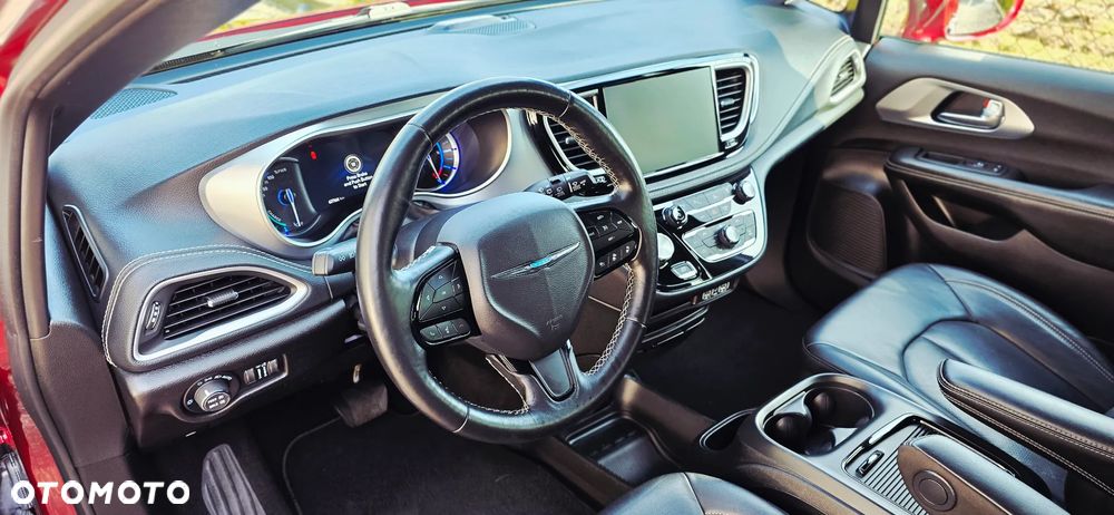 Chrysler Pacifica - 35