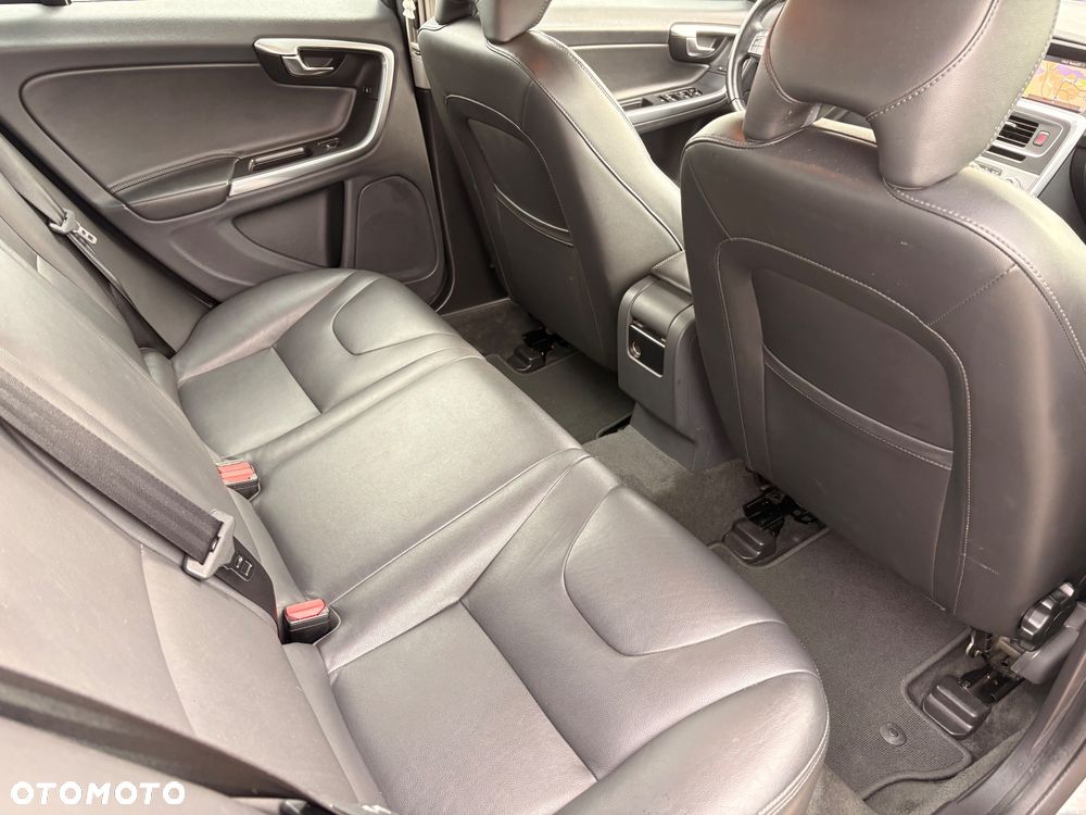 Volvo V60 D3 Momentum Core - 22