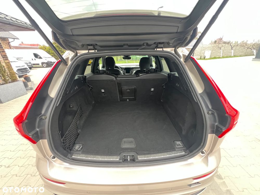 Volvo XC 60 B4 D AWD Plus Dark - 22