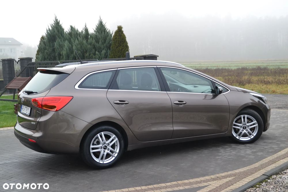 Kia Ceed 1.6 GDI Dream-Team Edition - 16