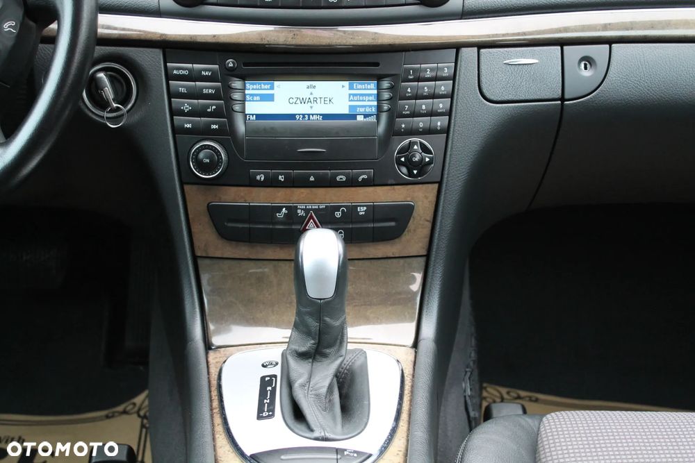 Mercedes-Benz Klasa E 240 4Matic Avantgarde - 30