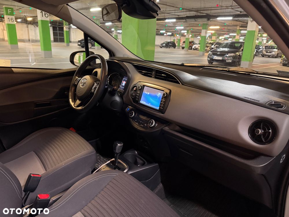 Toyota Yaris Hybrid 100 Premium - 17