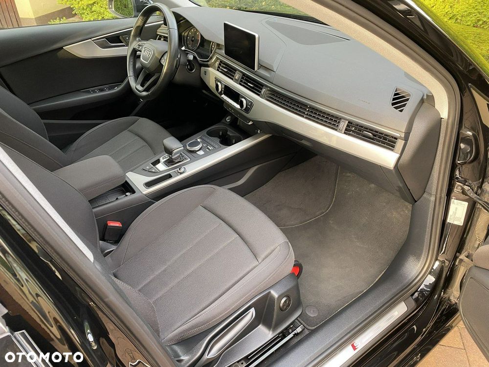 Audi A4 Limousine - 37