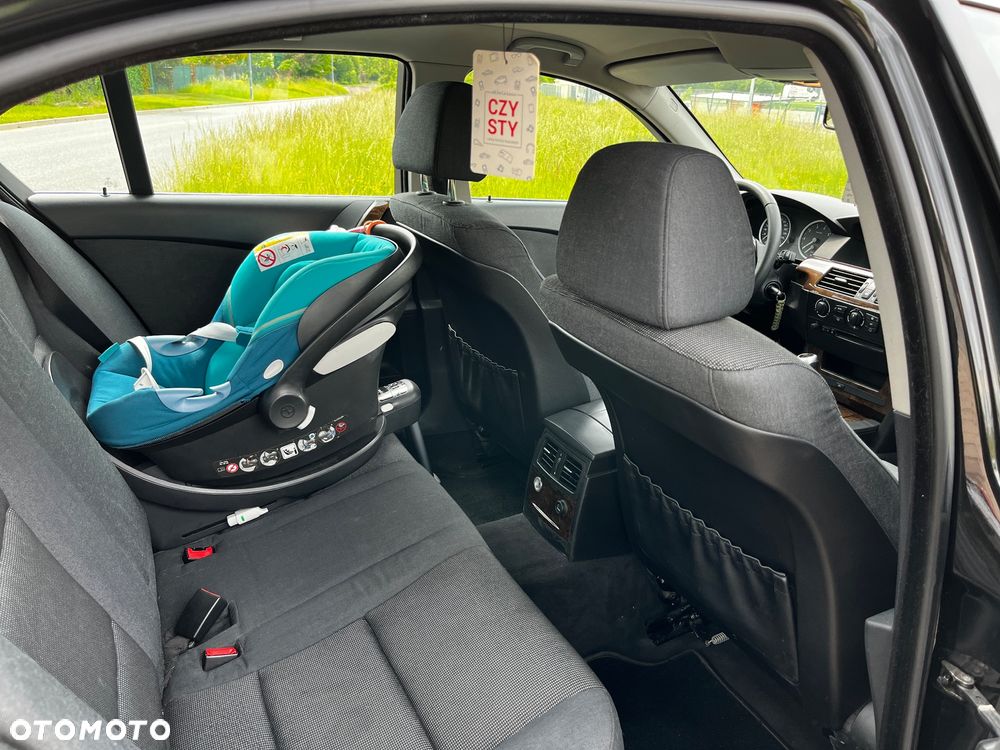 BMW Seria 5 523i - 25