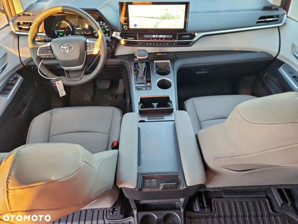 Toyota Sienna - 9