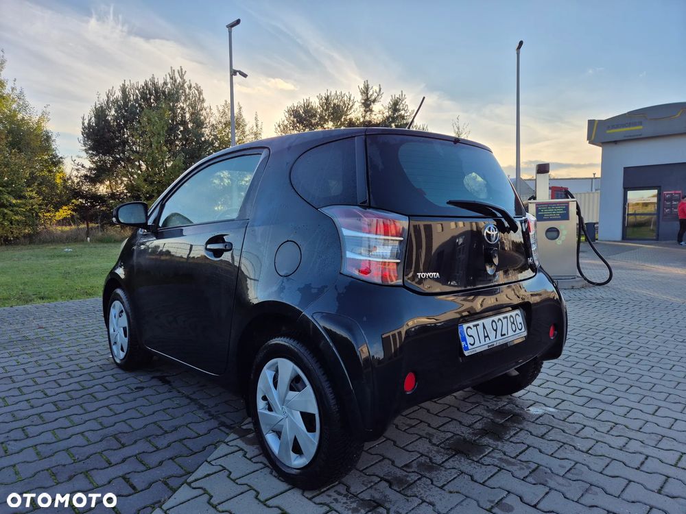 Toyota iQ - 4