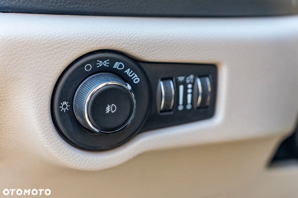 Chrysler Pacifica - 12