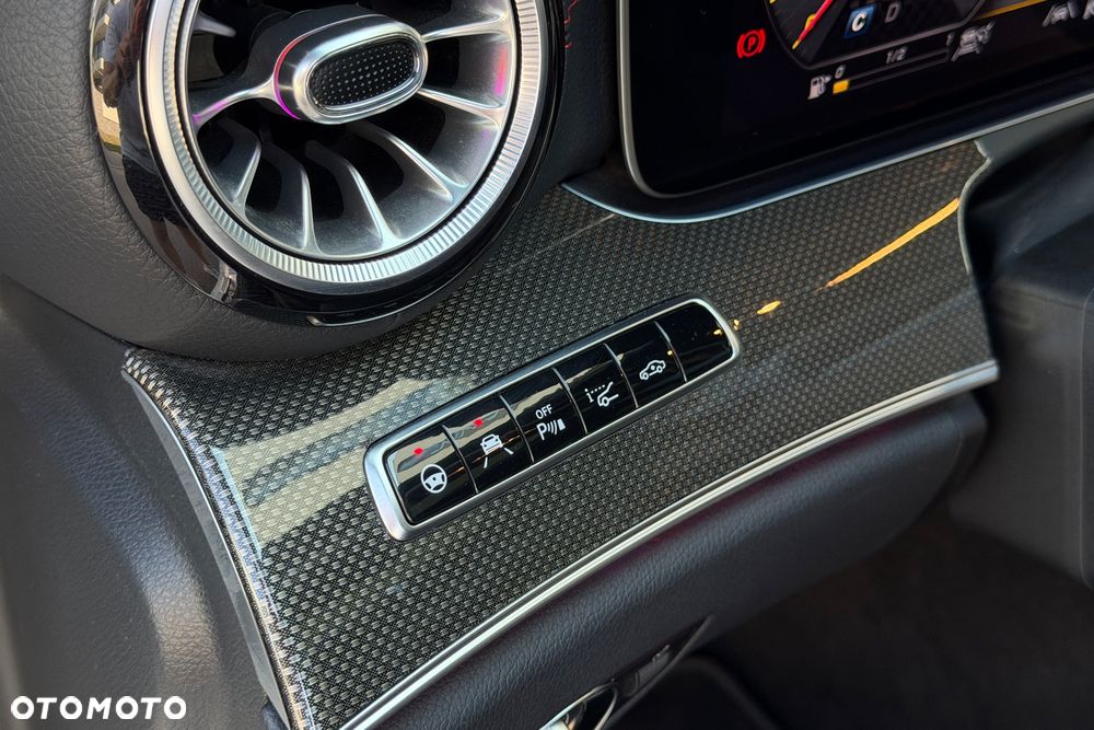 Mercedes-Benz Klasa E AMG 53 4-Matic+ 9G-TRONIC - 15