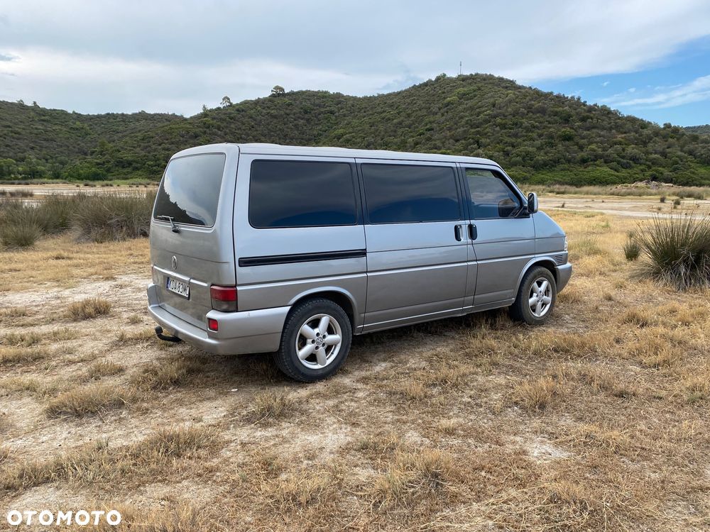 Volkswagen Caravelle - 9