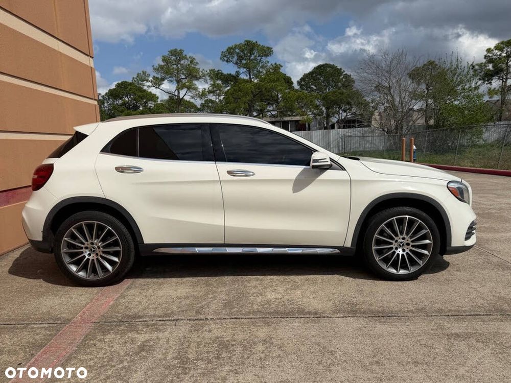 Mercedes-Benz GLA 250 4-Matic - 4