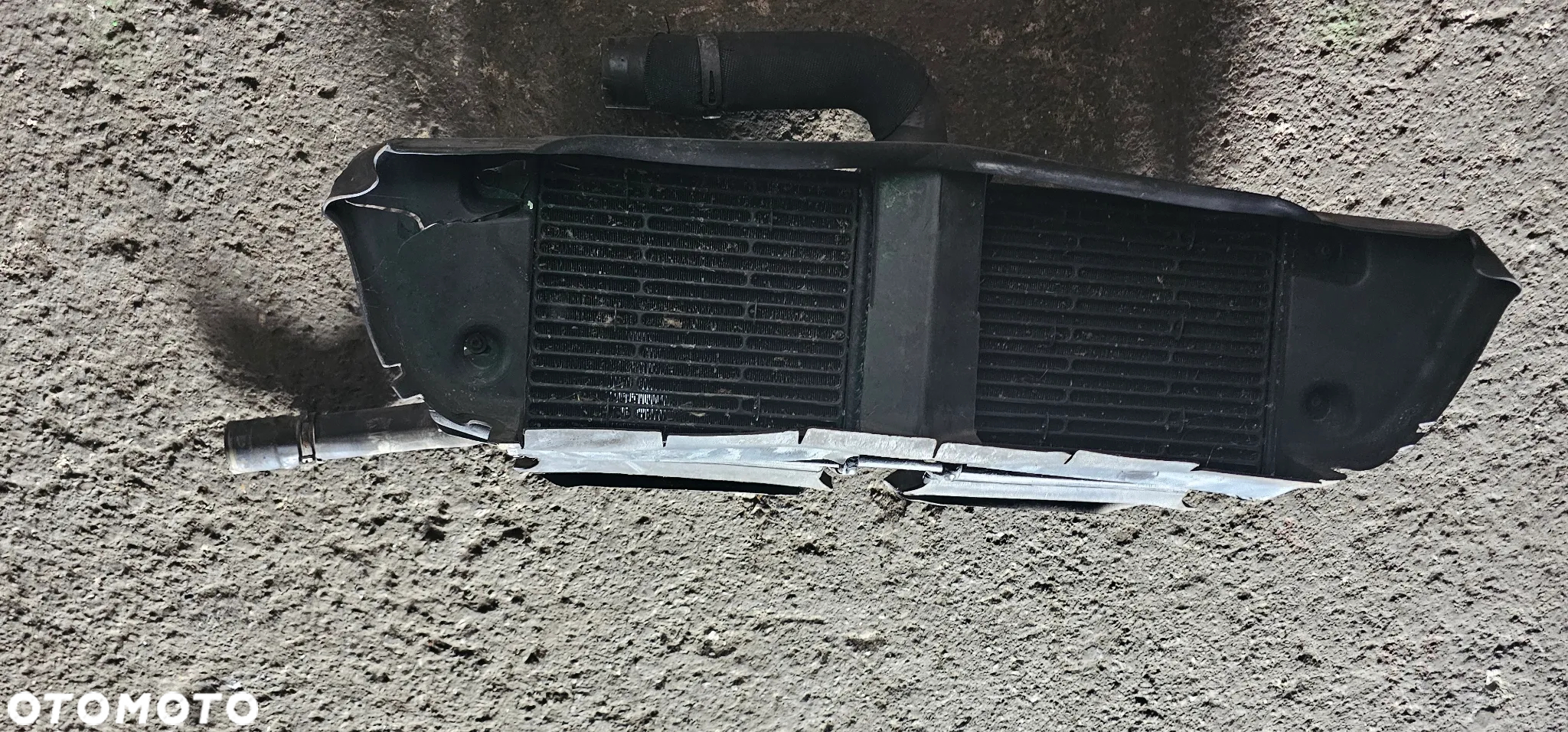 Chłodnica środkowa wlot radiator Audi R8 420121254AL - 2