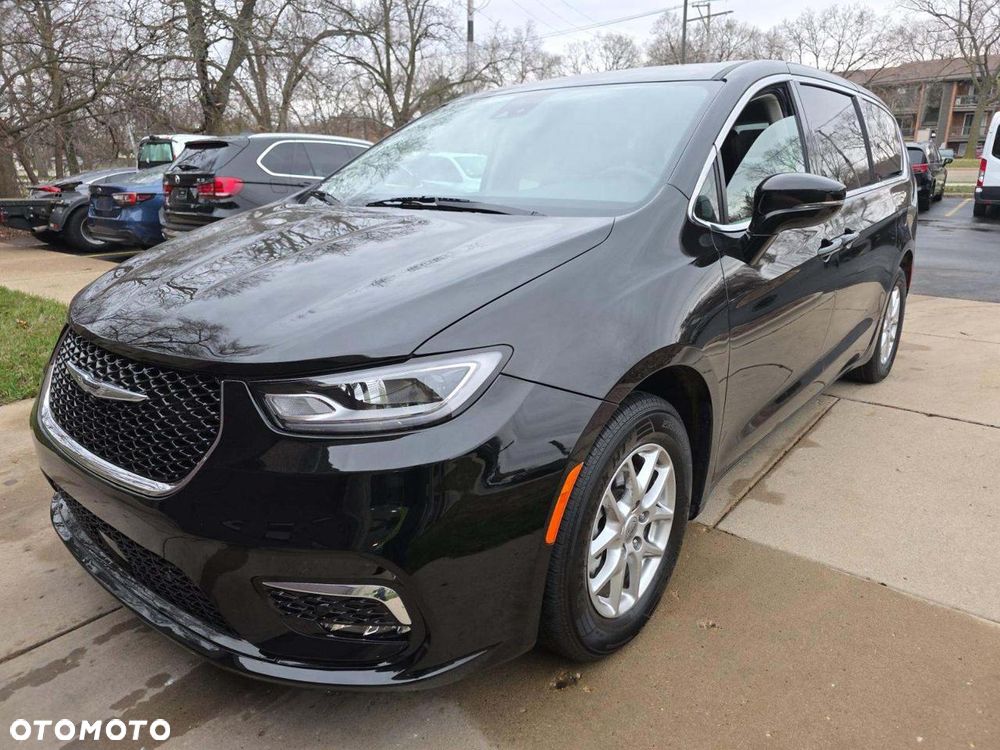 Chrysler Pacifica - 1