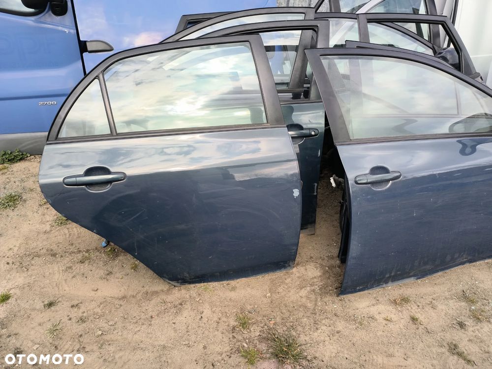 TOYOTA COROLLA E15 sedan drzwi tylne tył lewy lewe kompletnie 8T8 - 3