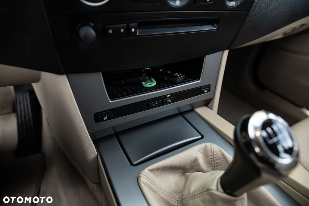 BMW Seria 5 525xi - 35