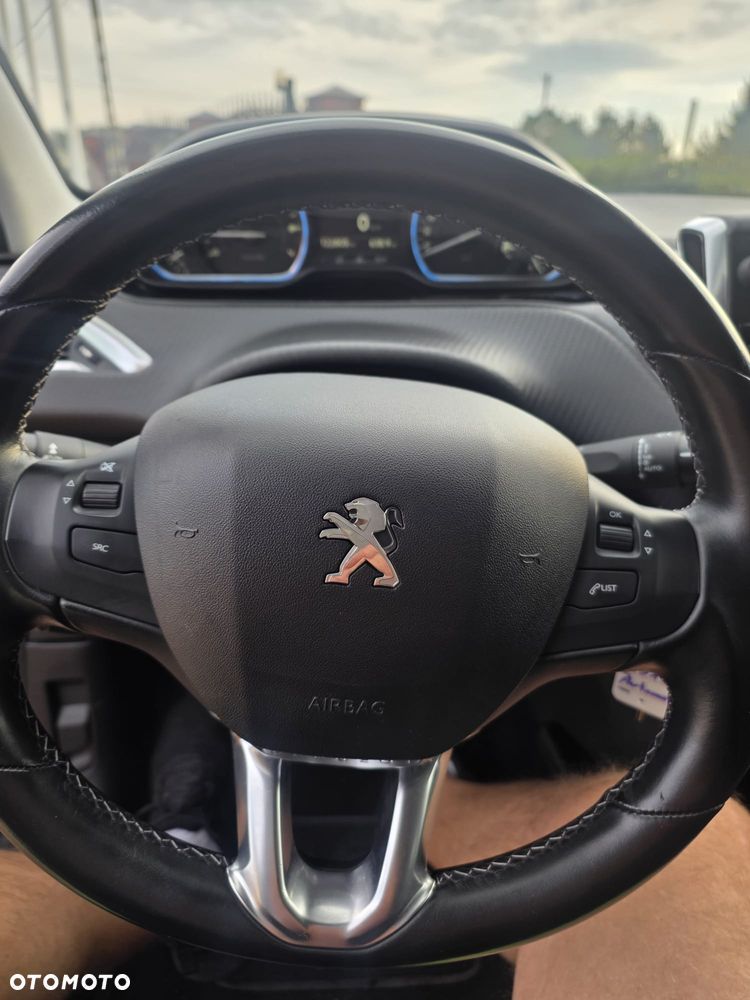 Peugeot 2008 PureTech 130 EAT8 Allure - 17