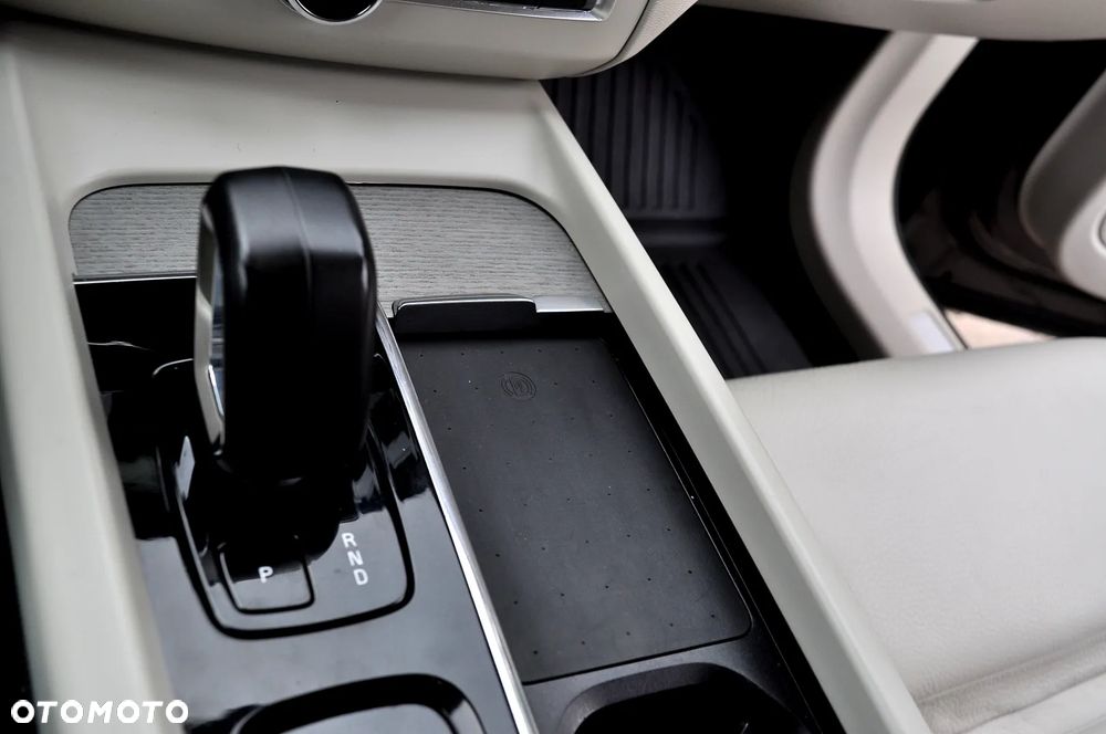 Volvo XC 60 B4 D AWD Plus Dark - 29
