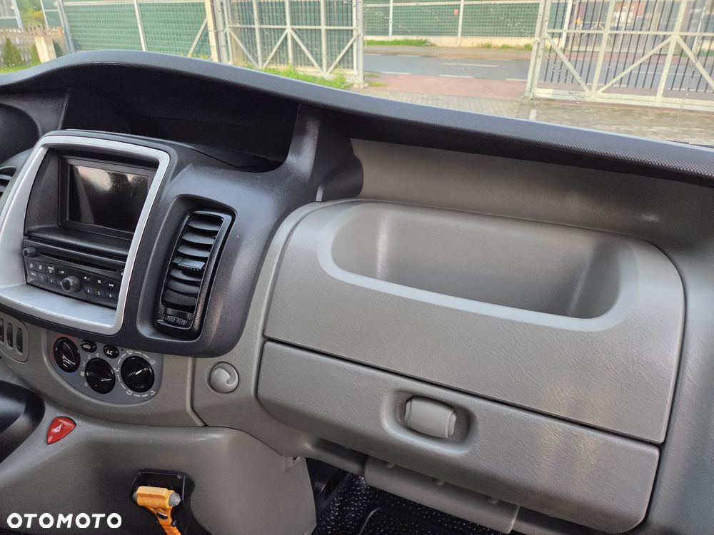 Renault TRAFIC LONG KLIMA TEMPOMAT ORYGINAŁ DUBEL KABINA ZADBANY FULL OPCJA DOPOSAŻONY - 12