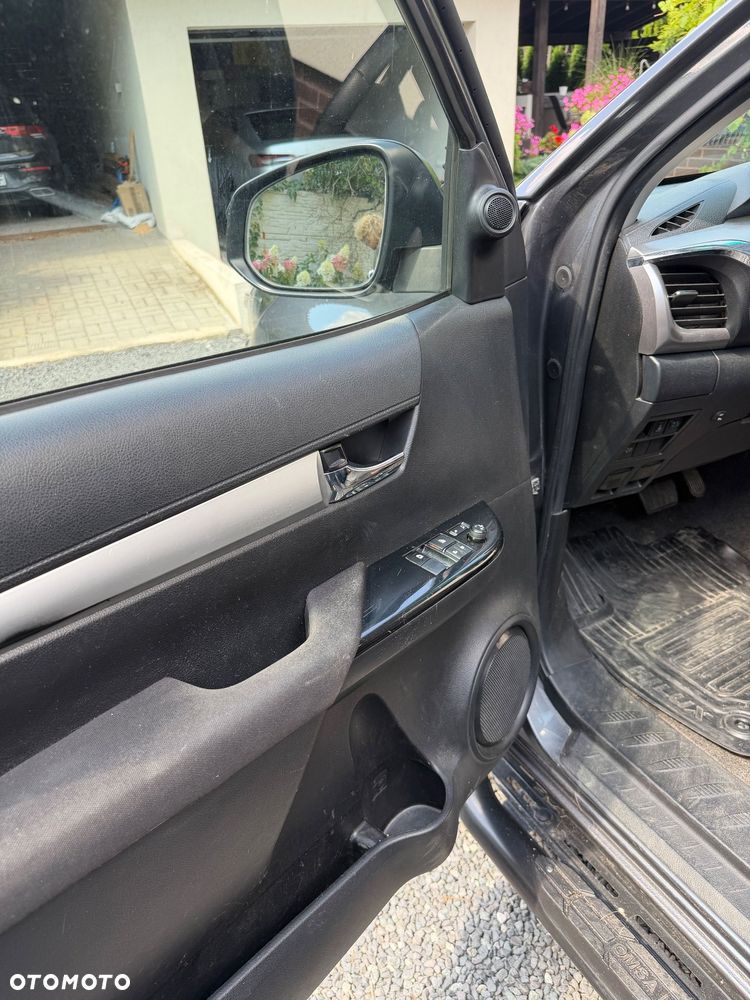 Toyota Hilux - 26