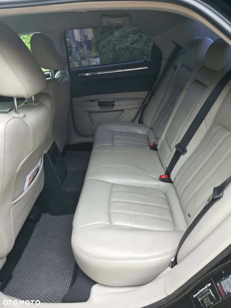 Chrysler 300C 5.7 V8 Hemi - 12