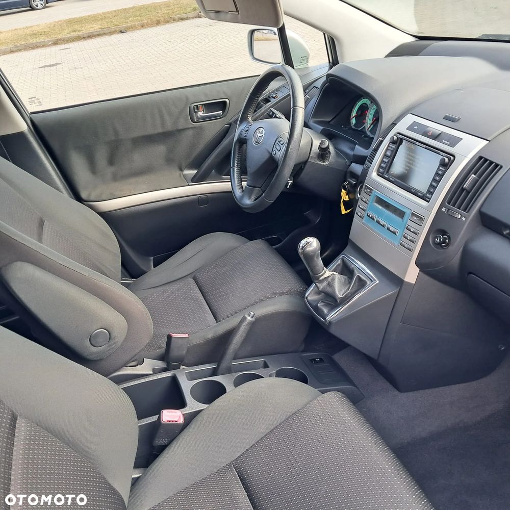 Toyota Corolla Verso - 10