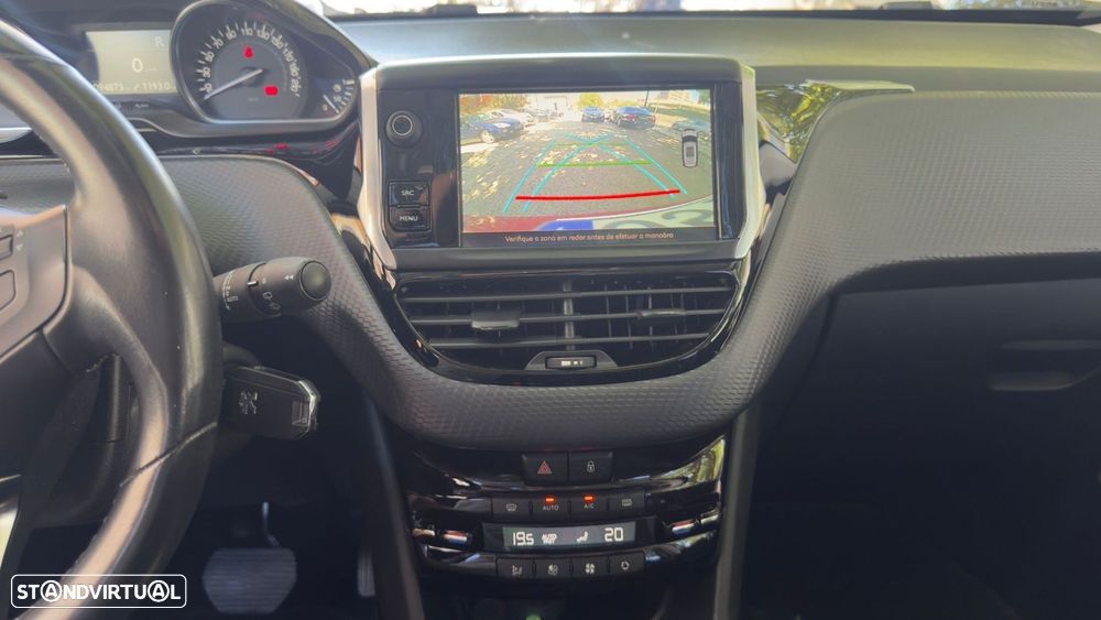 Peugeot 2008 1.2 PureTech Allure EAT6 - 14