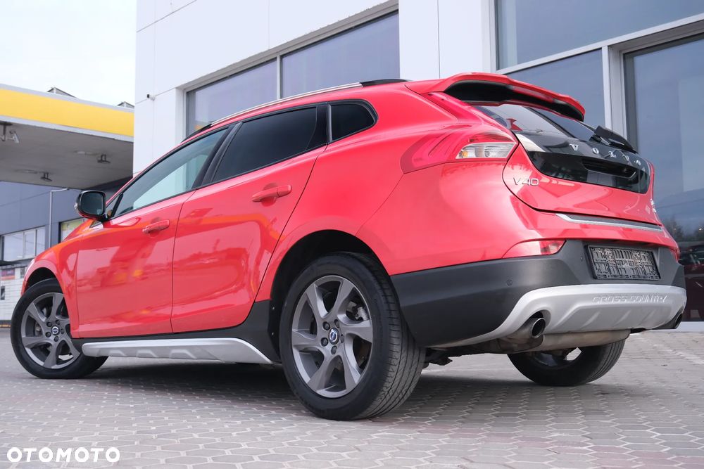 Volvo V40 Cross Country T4 AWD Drive-E Momentum - 9