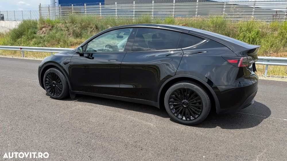 Tesla Model Y - 15