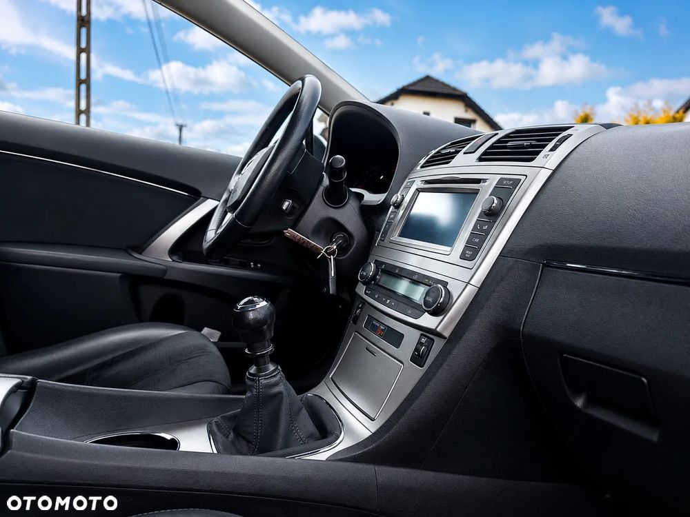 Toyota Avensis 2.0 Premium EU5 - 11