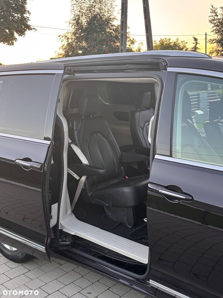 Chrysler Pacifica - 13