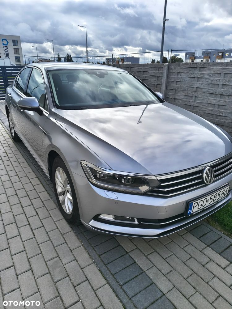 Volkswagen Passat - 1