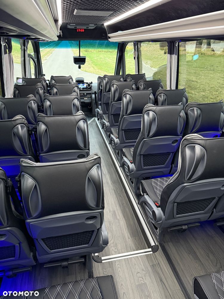 Mercedes-Benz Sprinter 519 - 40