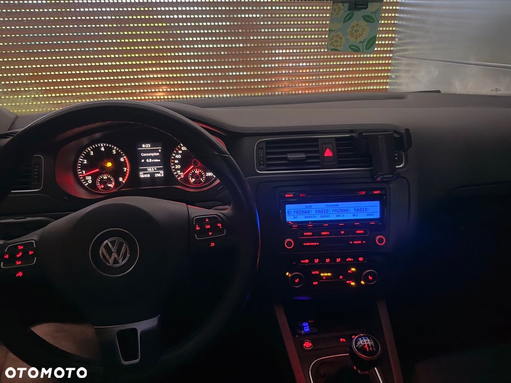 Volkswagen Jetta - 14