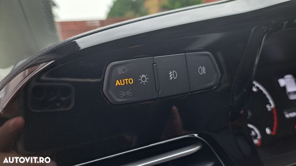 Ford Tourneo Connect 2.0L EcoBlue LWB Titanium - 35