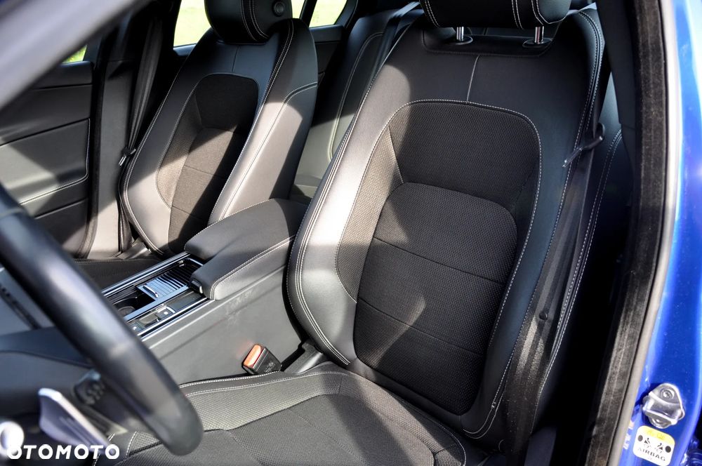 Jaguar XE 2.0 D AWD R-Sport - 25