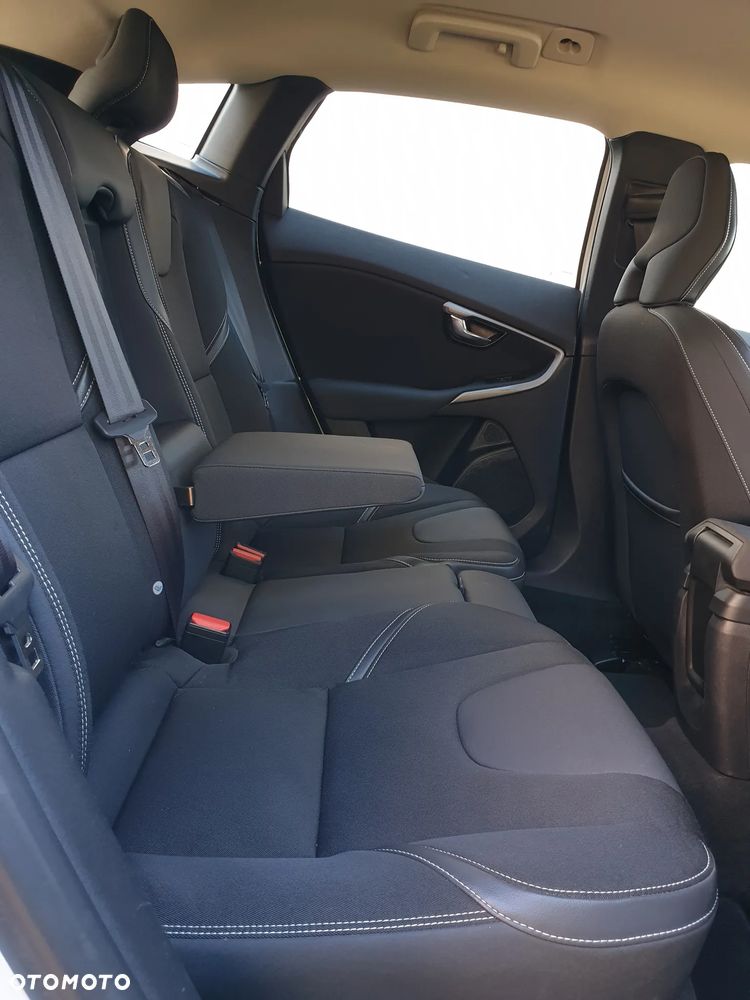 Volvo V40 D2 Momentum - 35