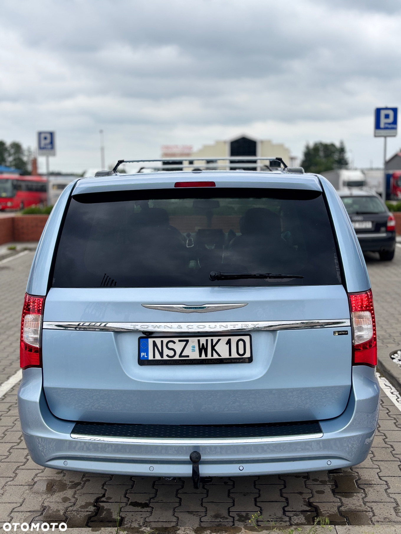 Chrysler Town & Country - 4