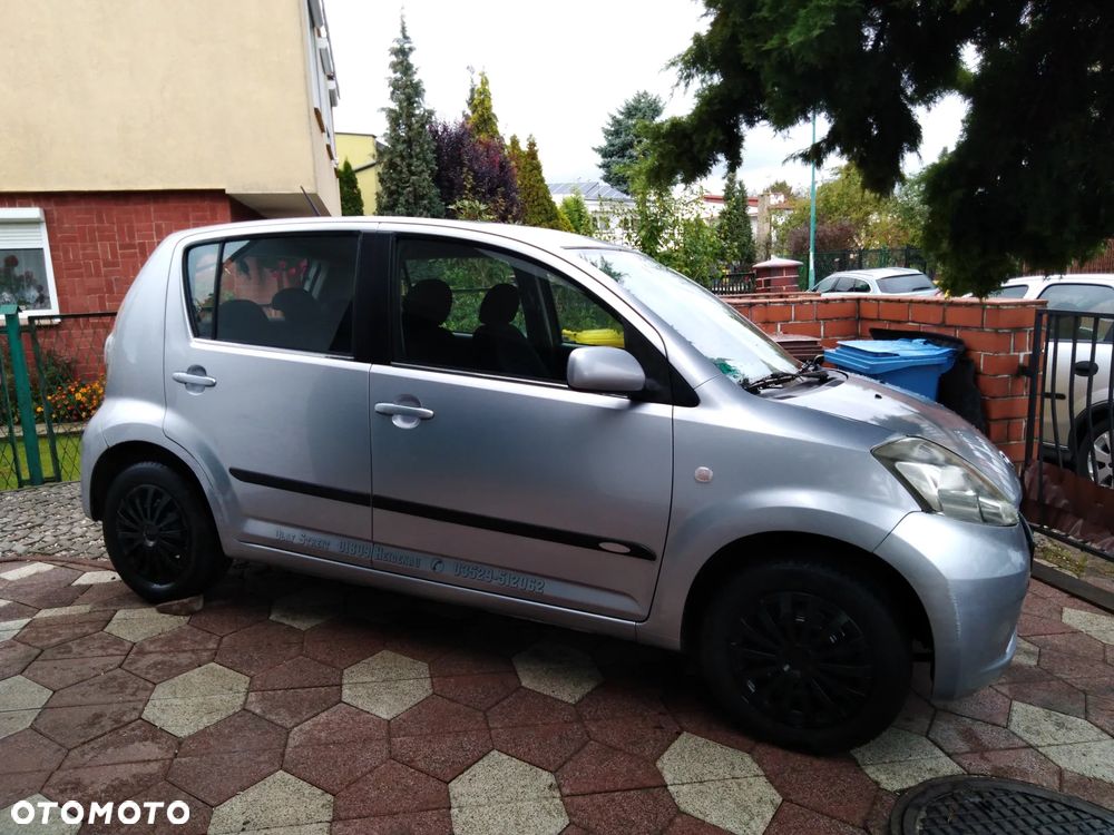 Daihatsu Sirion 1.0 - 4