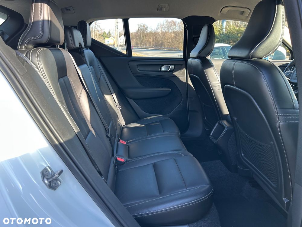 Volvo XC 40 T5 AWD Momentum Pro - 18