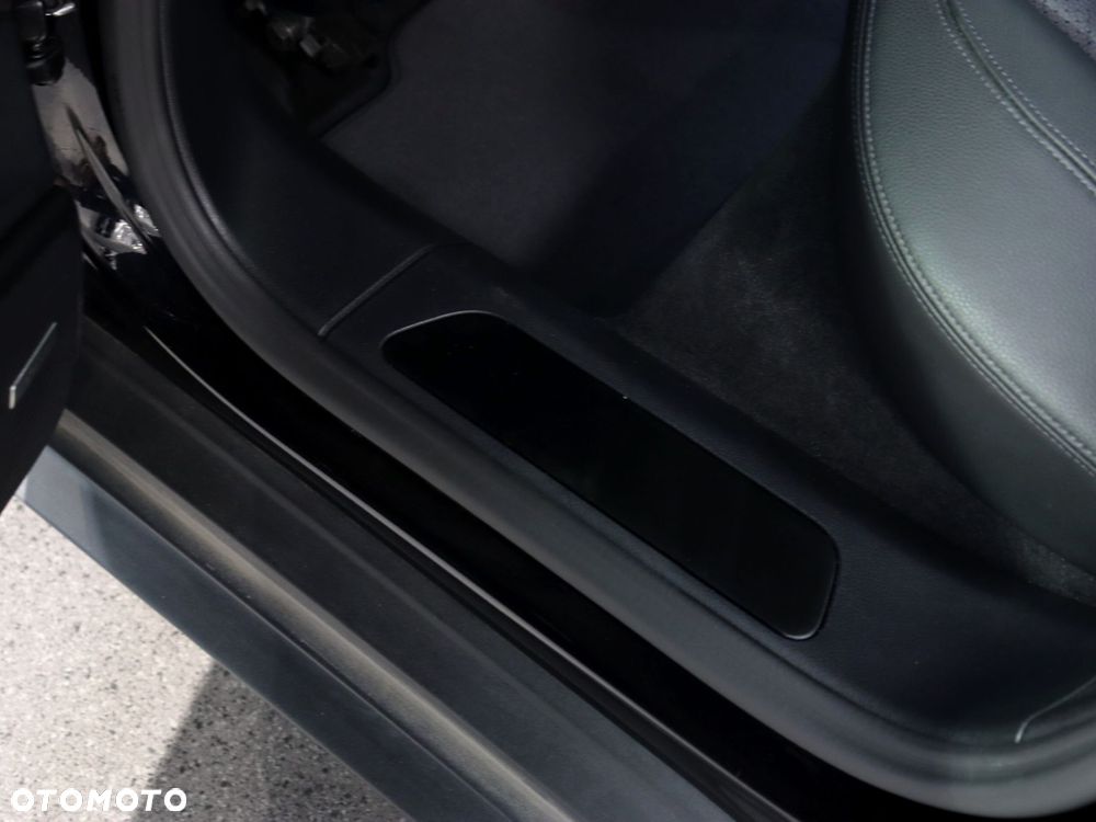 Porsche Panamera 4 Platinum Edition - 32