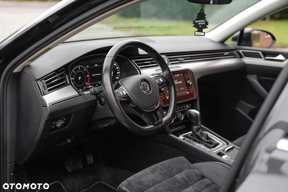 Volkswagen Passat 2.0 TDI SCR DSG Highline - 26