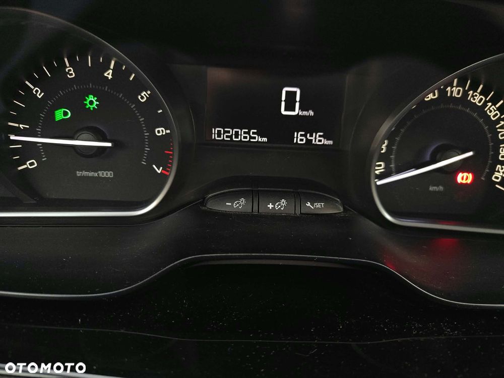 Peugeot 208 - 3