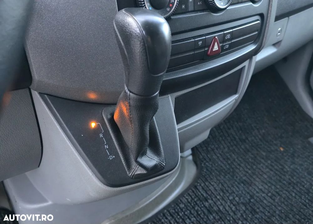 Mercedes-Benz Sprinter - 12
